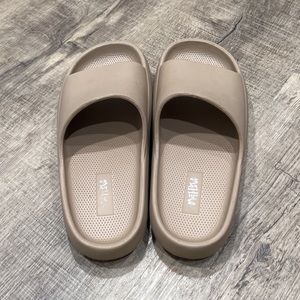 MAL POUL BY TARGET. Tan/Brown Sandals. Size: 6